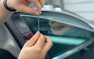 Details autoramen tinten afwerken
